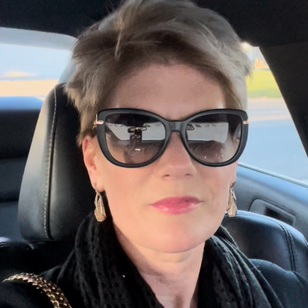 Meet your Posher, Carrie